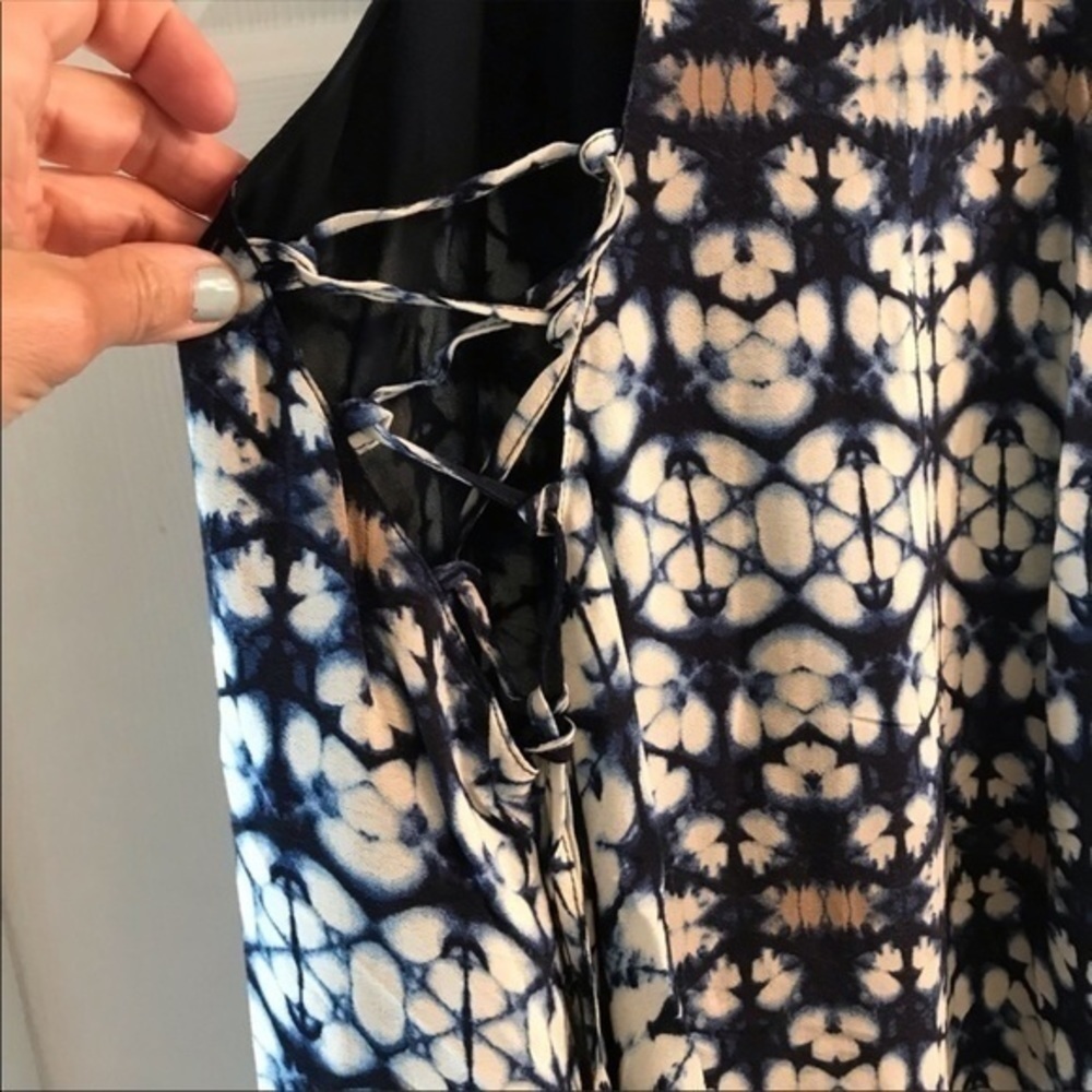 ASTR THE LABEL LACE UP SIDE GEO PRINT HALTER DRESS - Picture 6 of 6